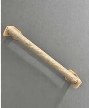 Combo rascador diagonal de tubo para pared, con sus dos soportes