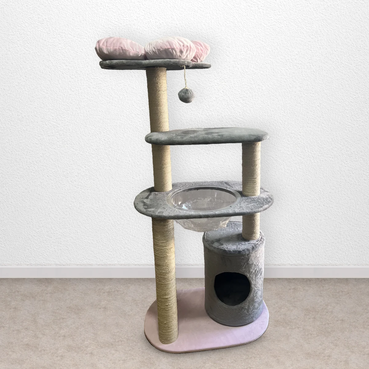 Gimnasio para gatos Amatista en una habitación