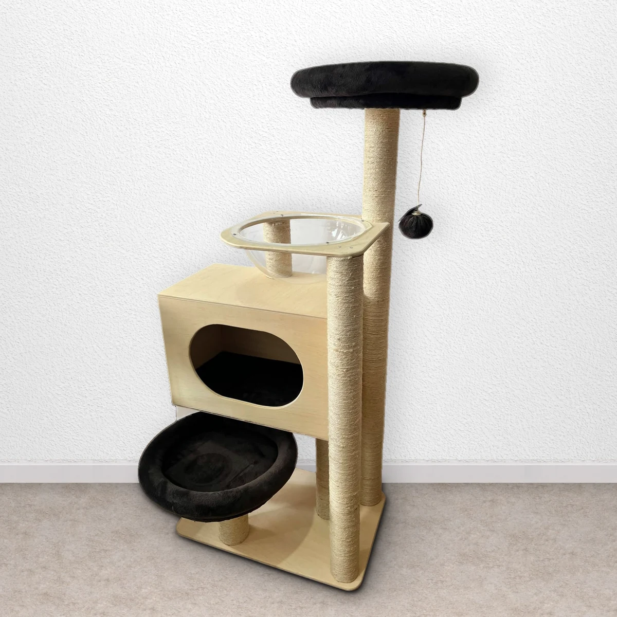 Gimnasio para gatos HEFESTO en una habitación